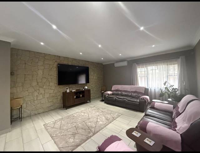 3 BEDROOM HOUSE FOR SALE IN VANDERBIJLPARK SW 1